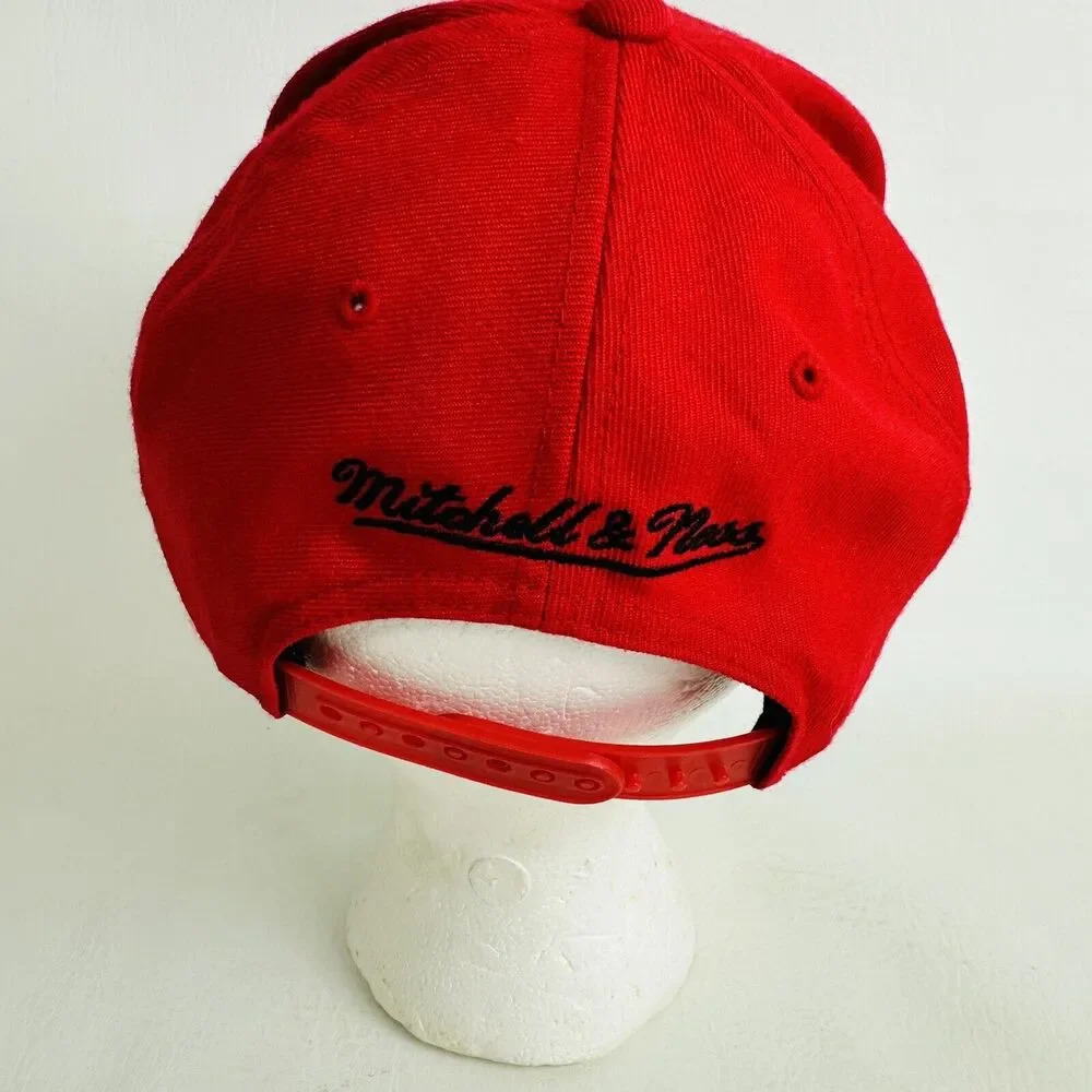 Chicago Bulls Mitchell & Ness Hardwood Classics Ball Snapback‎ Cap Hat Red